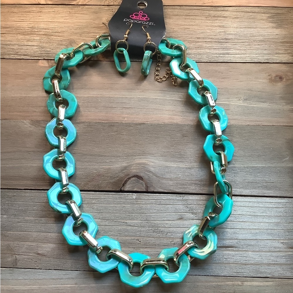 ❄️ Paparazzi | Aqua and Gold Statement Necklace with Earrings